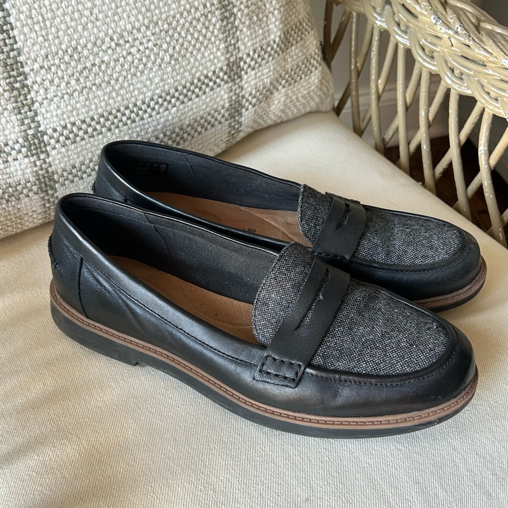 Clarks Women's 11 black loafers